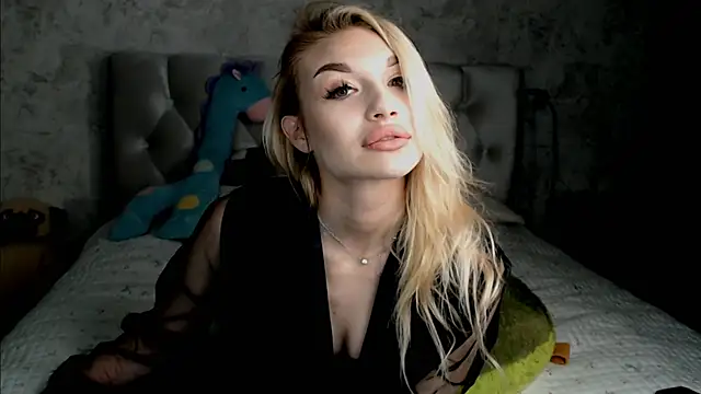 Ella Milla online show from April 19, 5:25 pm