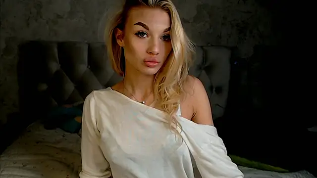 Ella Milla online show from March 29, 9:05 pm