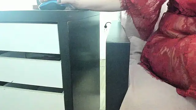 MendiPetite online show from February 20, 9:28 pm