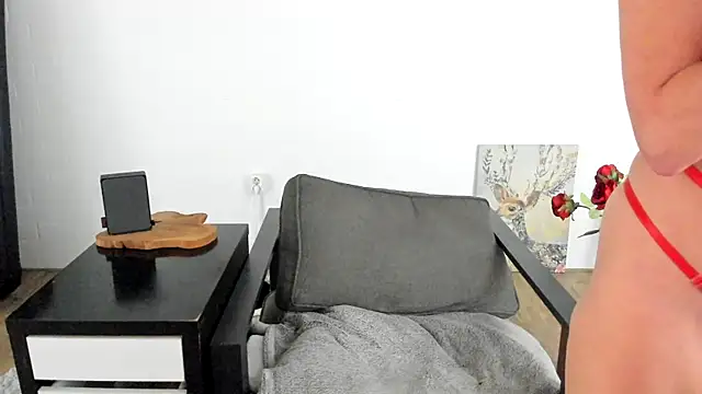 MendiPetite online show from October 29, 8:08 pm