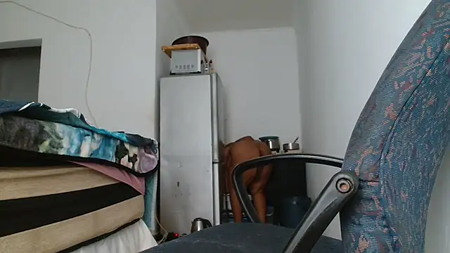 Hugetittiesxx2 online show from April 17, 3:42 am