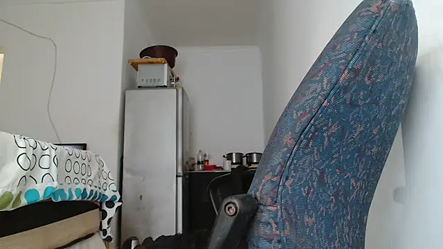 Hugetittiesxx2 online show from April 5, 5:47 am