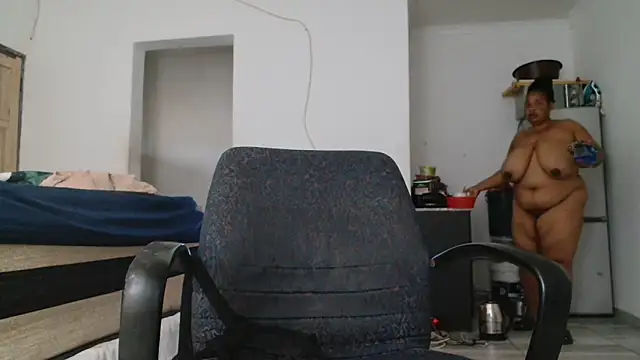 Hugetittiesxx2 online show from October 30, 3:49 am