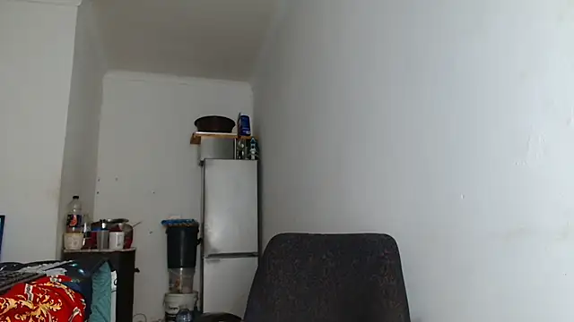 Snapshot of Hugetittiesxx2 chatting on February 18, 4:21 am Hugetittiesxx2 online show from February 18, 4:21 am