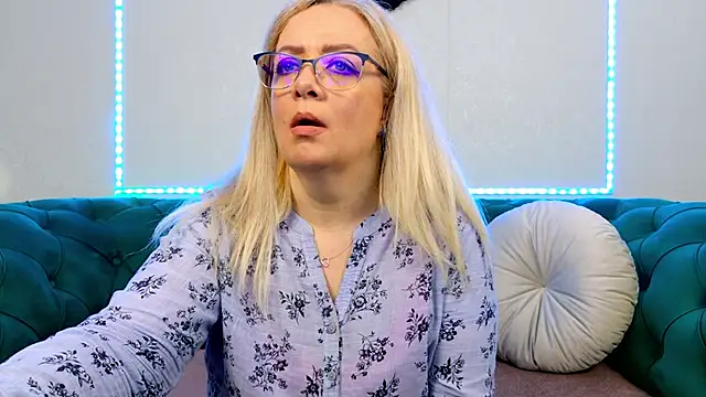 IvanaCharm online show from May 31, 3:23 am