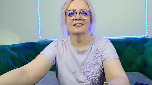 Snapshot of IvanaCharm chatting on June 27, 3:34 am IvanaCharm online show from June 27, 3:34 am
