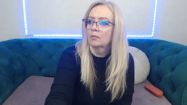 IvanaCharm online show from May 6, 3:32 am