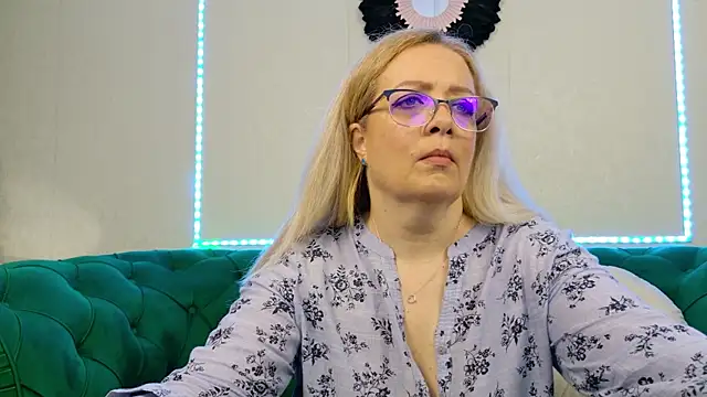 IvanaCharm online show from May 28, 3:25 am
