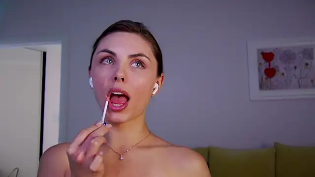 girl next door19 online show from February 20, 8:06 am