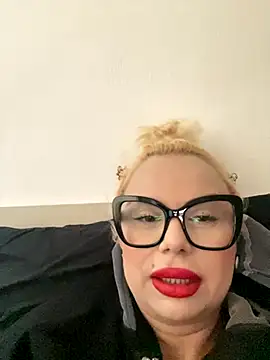 Snapshot of luna_14 chatting on October 18, 10:39 am luna 14 online show from October 18, 10:39 am
