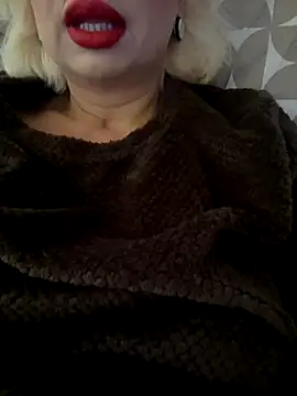 Snapshot of luna_14 chatting on October 27, 10:49 am luna 14 online show from October 27, 10:49 am
