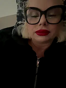 Snapshot of luna_14 chatting on October 16, 10:23 am luna 14 online show from October 16, 10:23 am