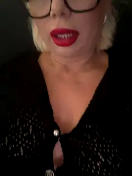 Snapshot of luna_14 chatting on October 7, 6:25 am luna 14 online show from October 7, 6:25 am
