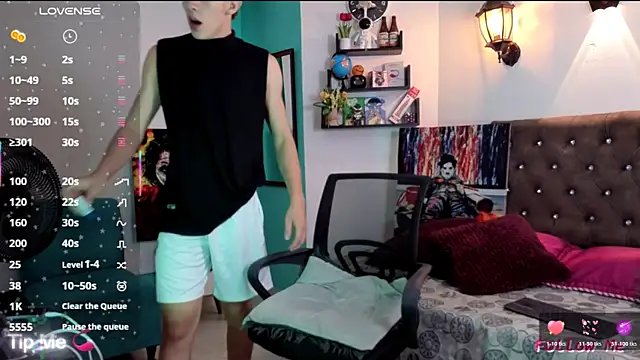 Snapshot of flowers18 chatting on December 4, 10:53 pm flowers18 online show from December 4, 10:53 pm