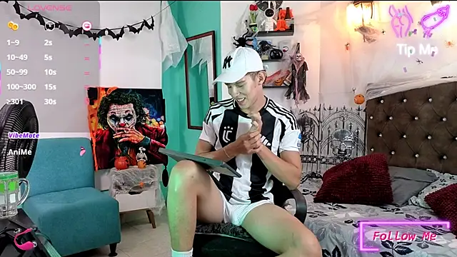 Snapshot of flowers18 chatting on October 23, 10:19 pm flowers18 online show from October 23, 10:19 pm