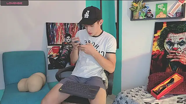 flowers18 online show from April 13, 10:25 pm