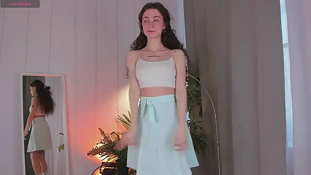 Curly Moon online show from April 3, 7:04 am