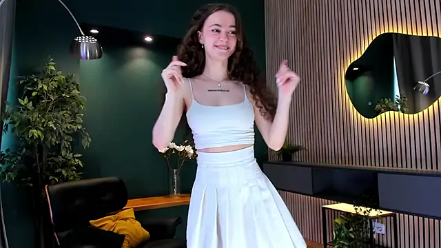 Snapshot of Curly_Moon chatting on June 30, 2:06 pm Curly Moon online show from June 30, 2:06 pm