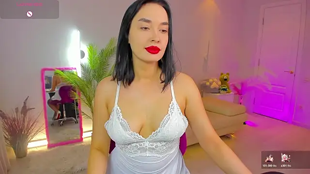 Miss Elia online show from March 12, 2:32 pm