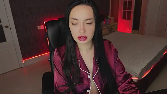 Miss Elia online show from March 10, 11:27 pm