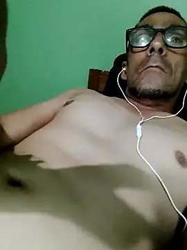 Snapshot of Francisco4910 chatting on January 20, 12:57 am Francisco4910 online show from January 20, 12:57 am