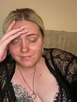 Snapshot of Blondiee3088 chatting on January 21, 3:54 pm Blondiee3088 online show from January 21, 3:54 pm