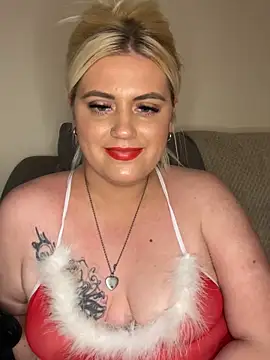 Snapshot of Blondiee3088 chatting on December 22, 7:21 pm Blondiee3088 online show from December 22, 7:21 pm