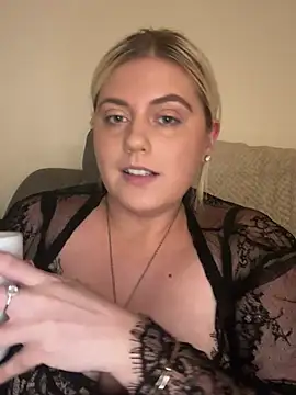 Snapshot of Blondiee3088 chatting on January 20, 5:59 pm Blondiee3088 online show from January 20, 5:59 pm