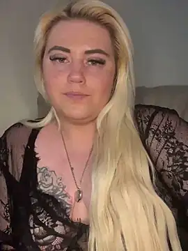 Snapshot of Blondiee3088 chatting on March 7, 4:00 pm Blondiee3088 online show from March 7, 4:00 pm