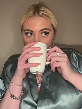 Snapshot of Blondiee3088 chatting on March 4, 5:03 pm Blondiee3088 online show from March 4, 5:03 pm