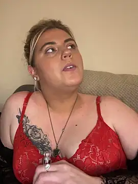 Snapshot of Blondiee3088 chatting on January 22, 4:33 pm Blondiee3088 online show from January 22, 4:33 pm