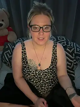 Snapshot of Blondiee3088 chatting on February 20, 9:44 am Blondiee3088 online show from February 20, 9:44 am