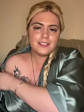 Snapshot of Blondiee3088 chatting on February 25, 11:48 pm Blondiee3088 online show from February 25, 11:48 pm