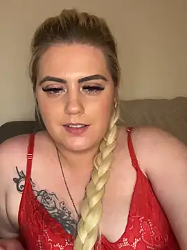 Snapshot of Blondiee3088 chatting on January 26, 1:20 am Blondiee3088 online show from January 26, 1:20 am