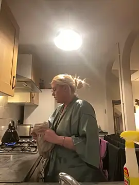 Snapshot of Blondiee3088 chatting on March 3, 7:39 pm Blondiee3088 online show from March 3, 7:39 pm