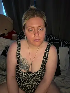 Snapshot of Blondiee3088 chatting on February 9, 3:43 pm Blondiee3088 online show from February 9, 3:43 pm