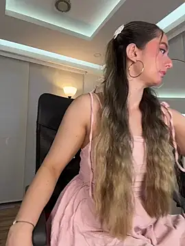 nicollefiorett online show from November 19, 10:54 pm