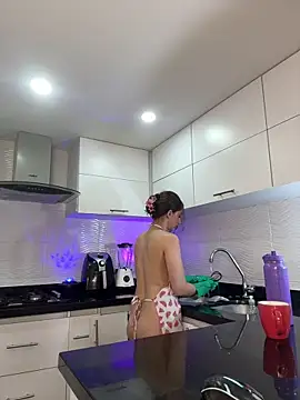 nicollefiorett online show from March 26, 11:13 pm