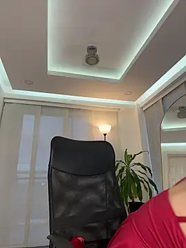 nicollefiorett online show from November 6, 10:36 pm