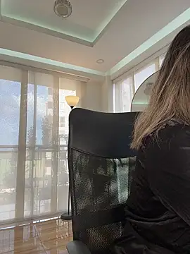 nicollefiorett online show from November 25, 9:26 pm