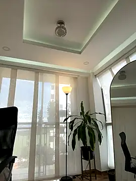 nicollefiorett online show from December 4, 8:52 pm