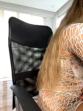 nicollefiorett online show from October 21, 8:52 pm