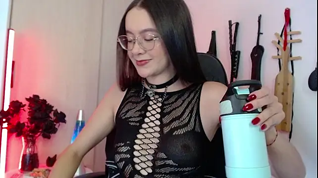 Alisson Beckett online show from April 9, 8:15 pm