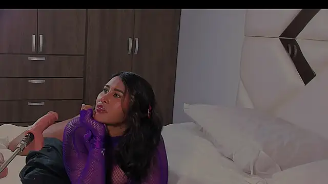 StormyButty18 online show from February 6, 11:45 pm