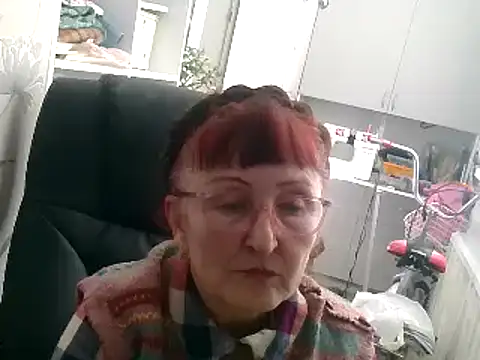 Snapshot of TanyaSweet634 chatting on February 18, 7:43 am TanyaSweet634 online show from February 18, 7:43 am