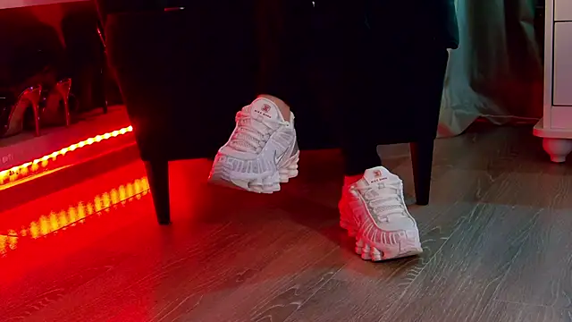 FeetVibe online show from November 28, 8:25 am