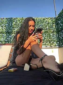 Snapshot of FeetVibe chatting on July 15, 4:19 am FeetVibe online show from July 15, 4:19 am