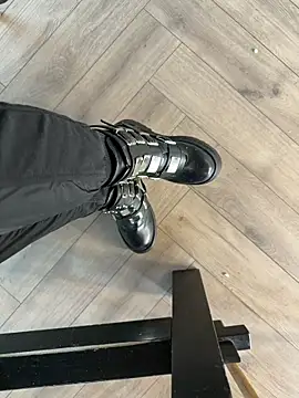 FeetVibe online show from February 11, 7:30 am