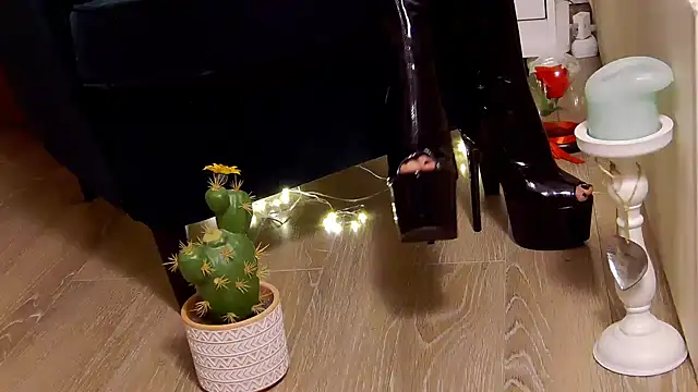 Snapshot of FeetVibe chatting on February 20, 1:30 pm FeetVibe online show from February 20, 1:30 pm