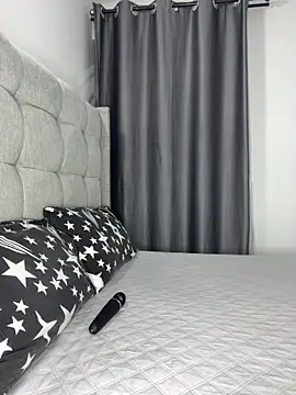 prettiepearl online show from November 24, 8:20 pm